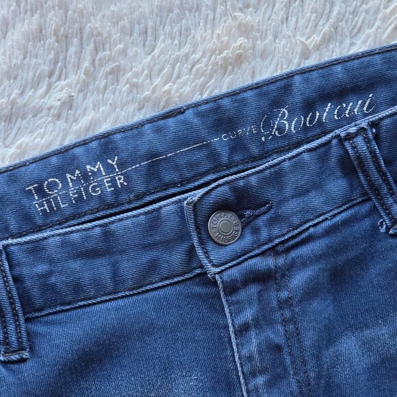 Women's Size 16 Tommy Hilfiger Curve Bootcut Denim Jeans, 31" Inseam, Dark Wash - Picture 2 of 5